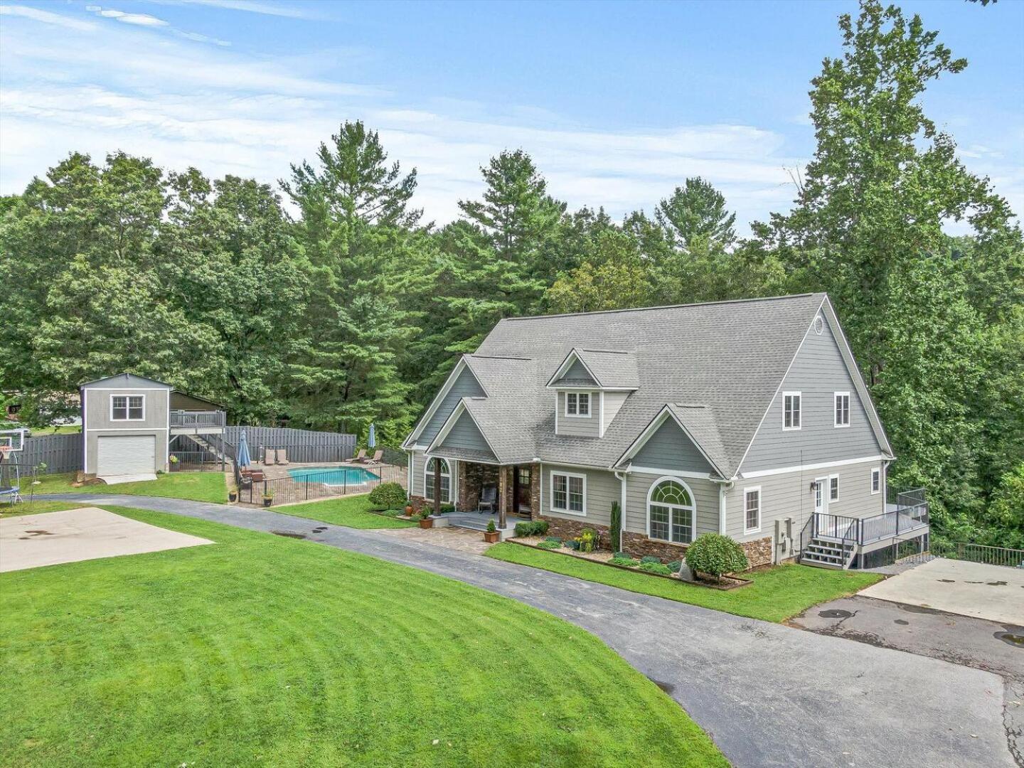 Holiday home Secluded Luxury With Pool And Hot Tub In 15 Min To Downtown Asheville