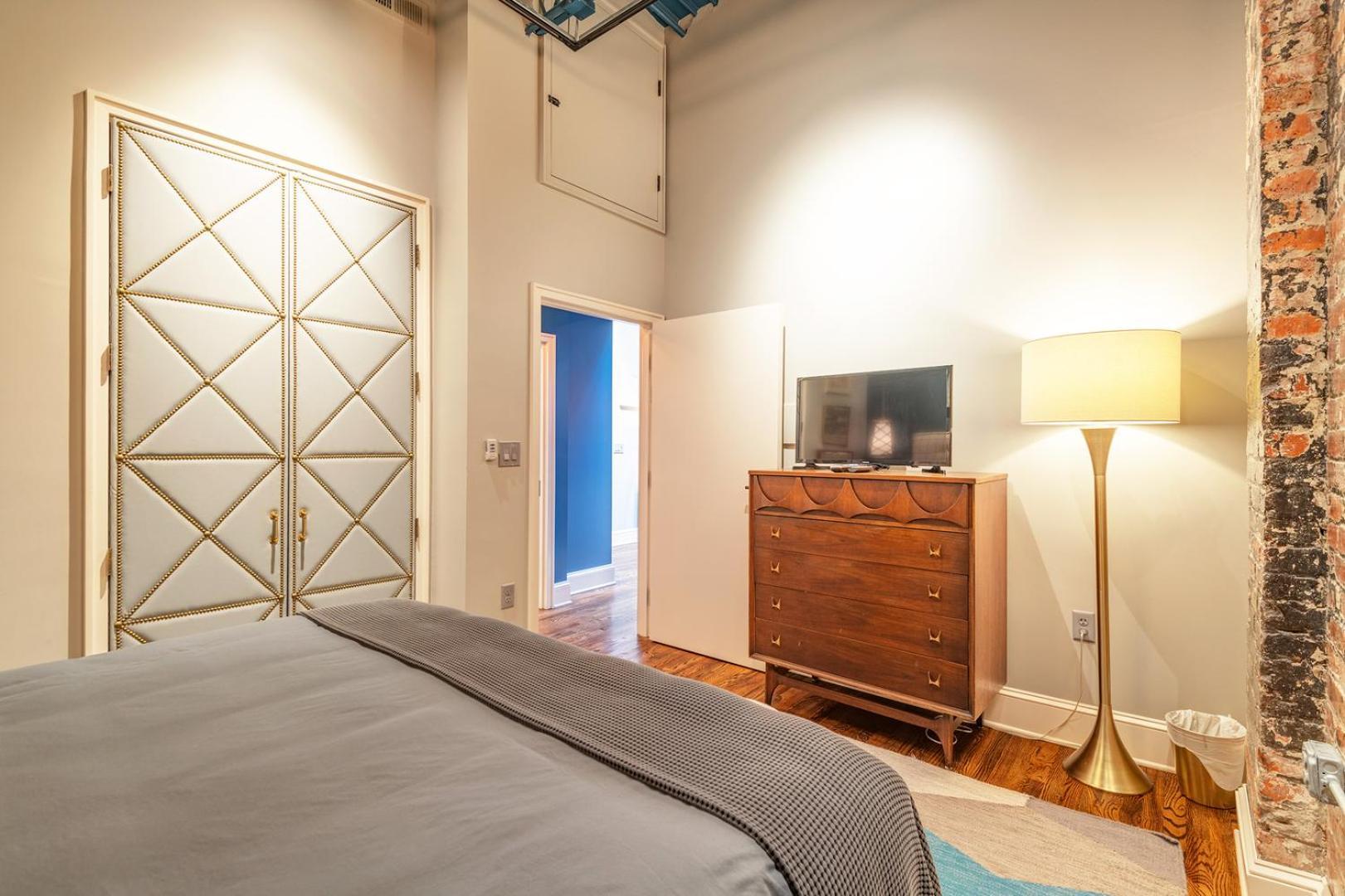 80 Lex 203 Eclectic Industrial Apartment