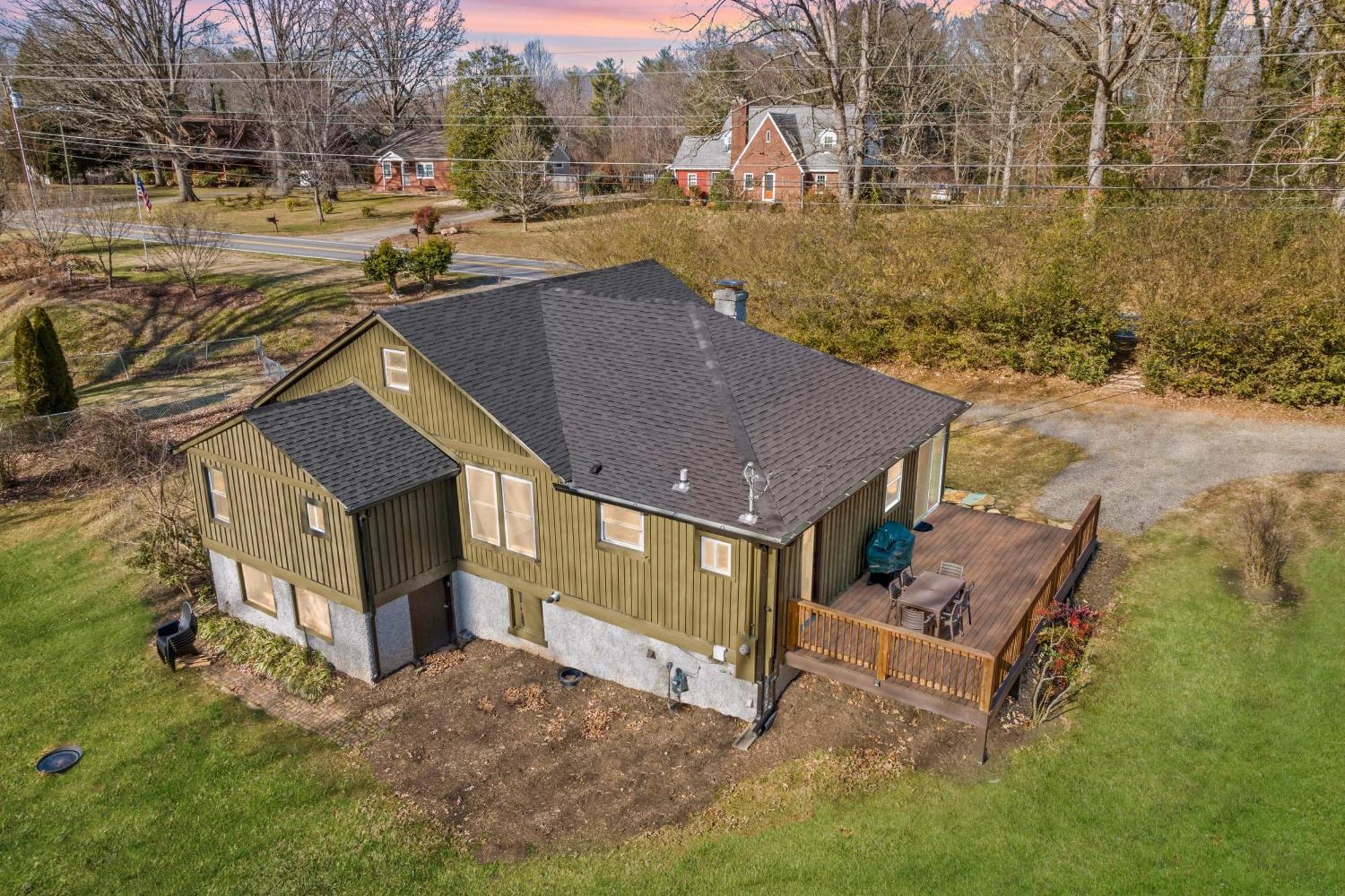 Holiday home Sage By Avantstay 15 Min To Downtown Deck