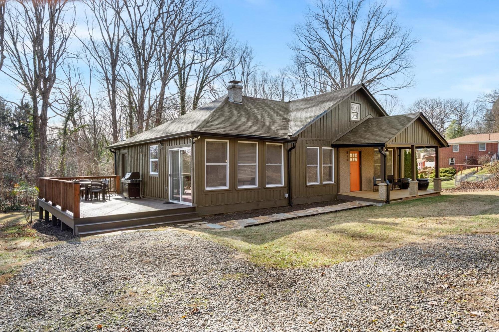 Sage By Avantstay 15 Min To Downtown Deck Holiday home Asheville