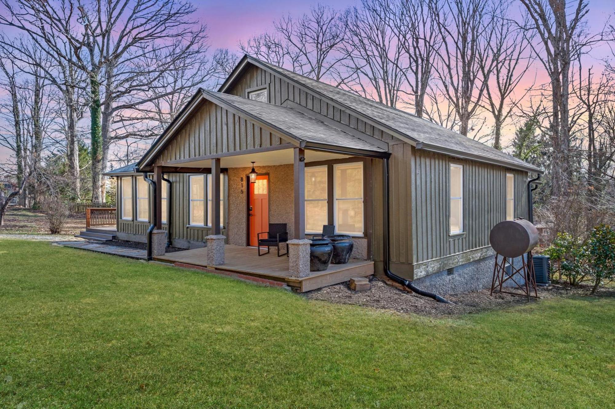 Holiday home Sage By Avantstay 15 Min To Downtown Deck