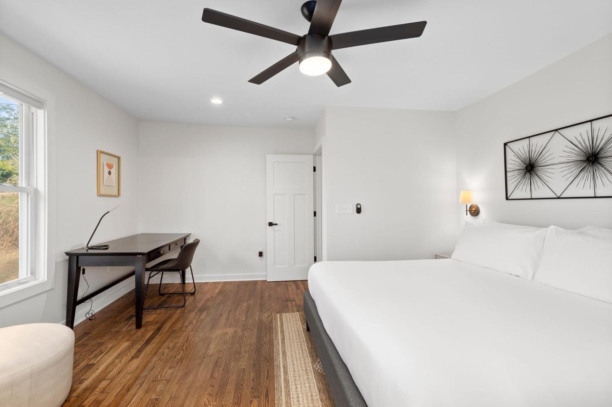 Holiday home Sage By Avantstay 15 Min To Downtown Deck