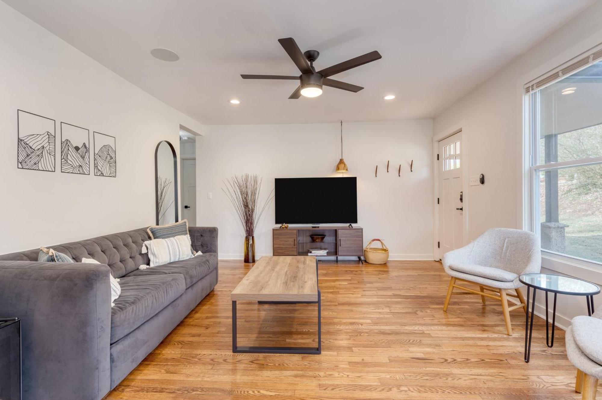 Sage By Avantstay 15 Min To Downtown Deck Holiday home