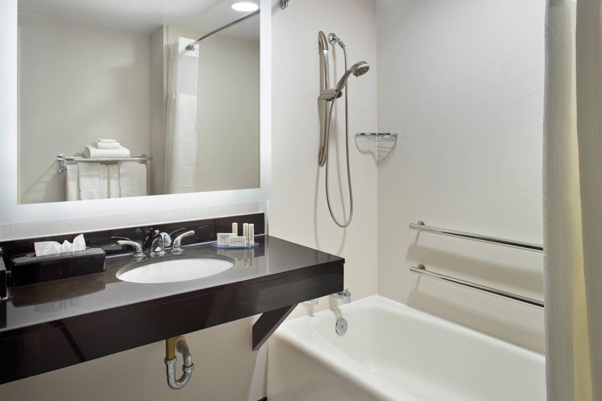 Fairfield By Marriott & Outlets Hotel 3*