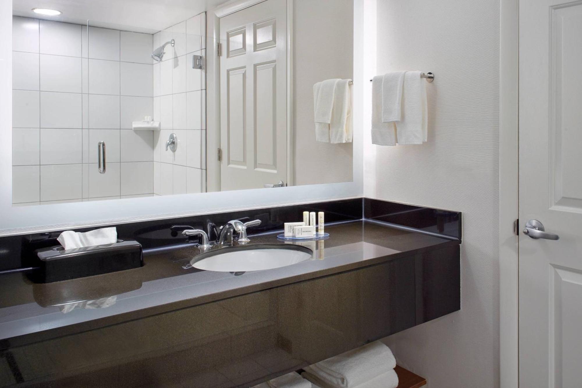 Fairfield By Marriott & Outlets Hotel
