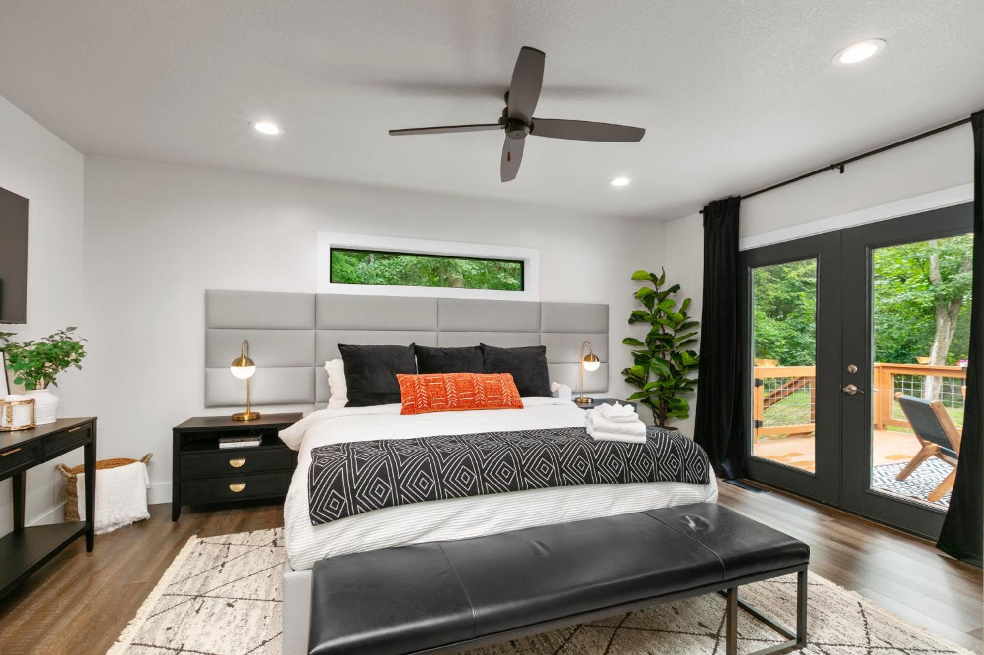 New, 2 Miles To Downtown, Luxury, Hot Tub, Fire Pit, Secluded Serenity Of The Blue Ridge Mountains *