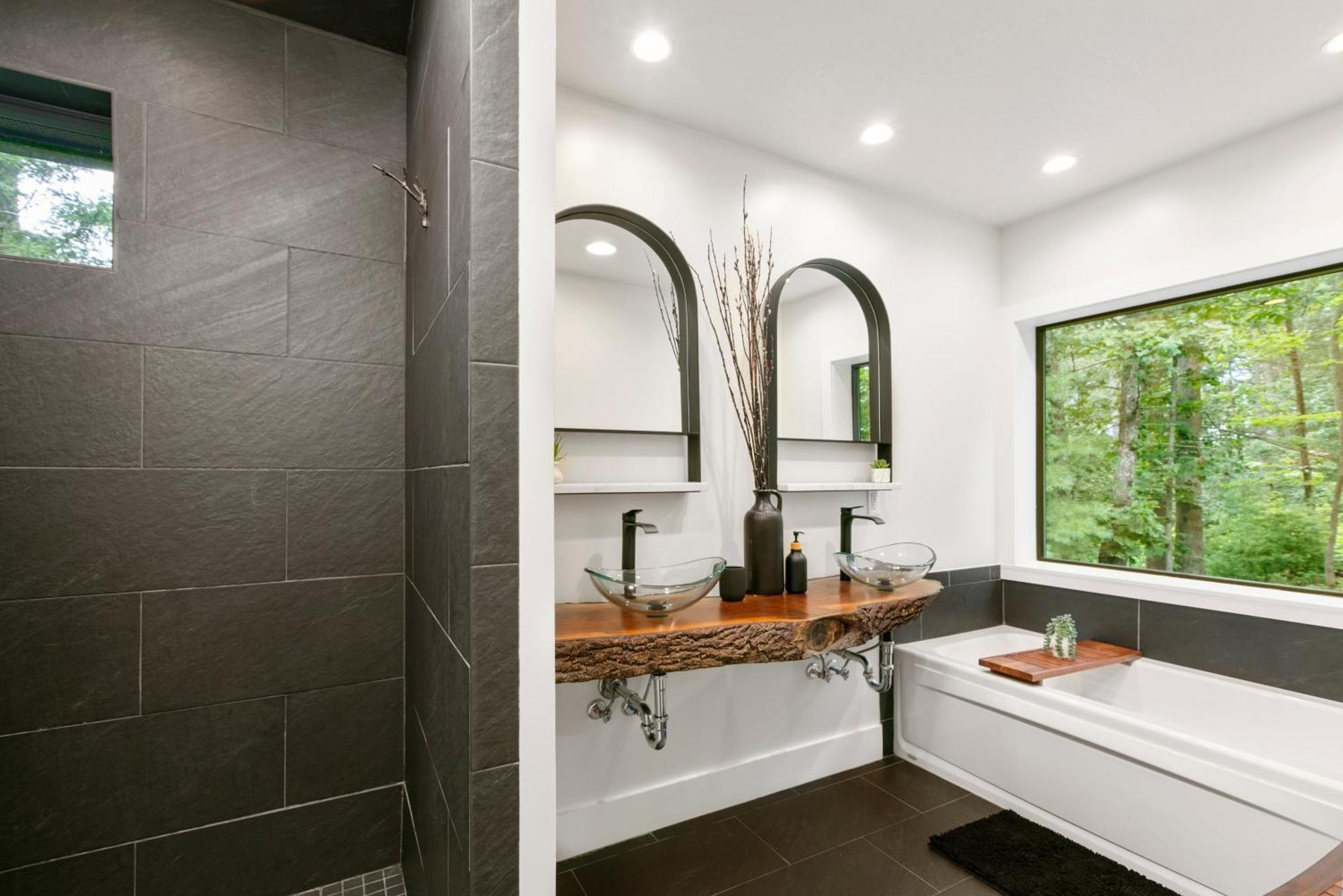 New, 2 Miles To Downtown, Luxury, Hot Tub, Fire Pit, Secluded Serenity Of The Blue Ridge Mountains