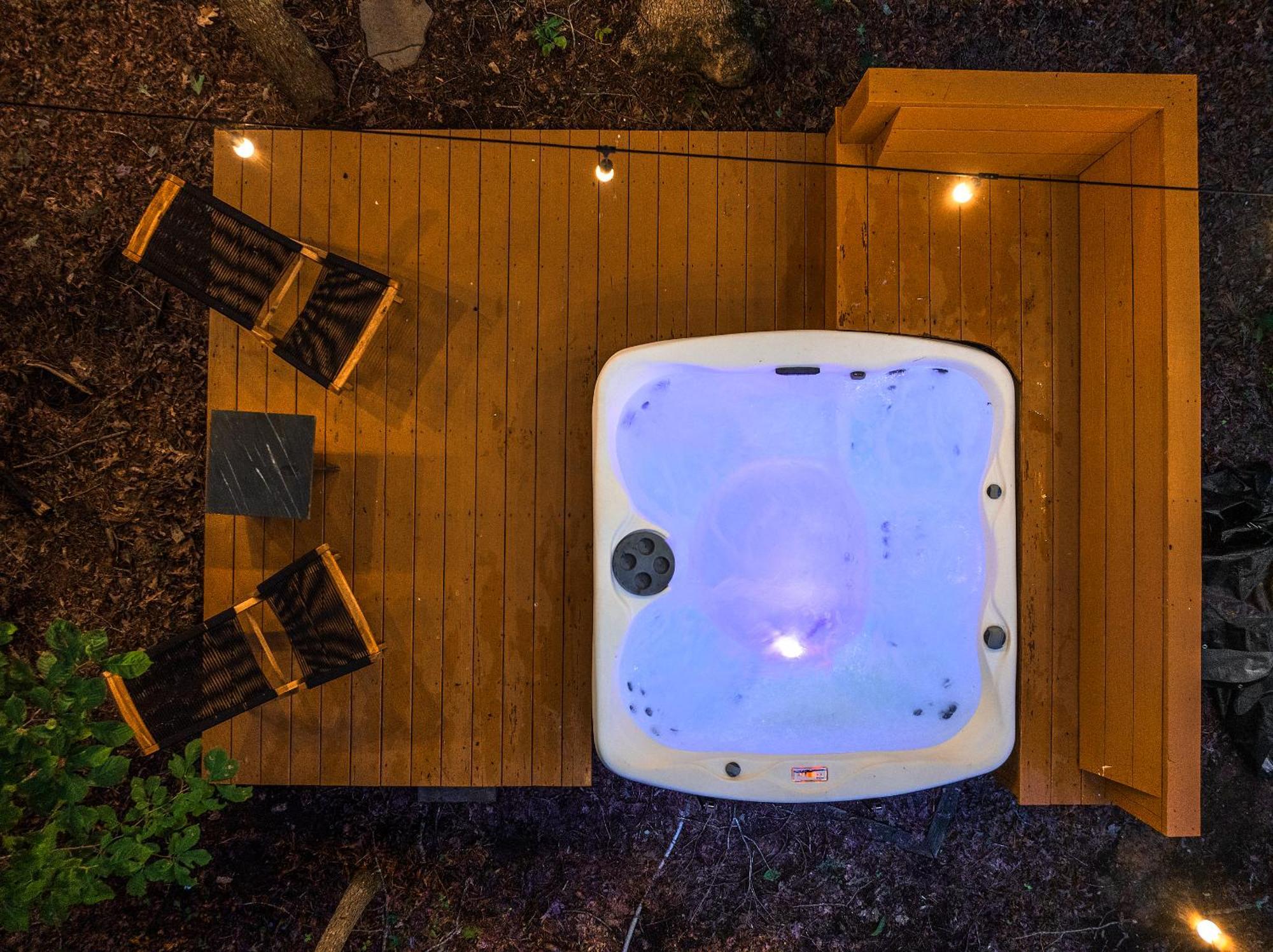 Holiday home New, 2 Miles To Downtown, Luxury, Hot Tub, Fire Pit, Secluded Serenity Of The Blue Ridge Mountains *