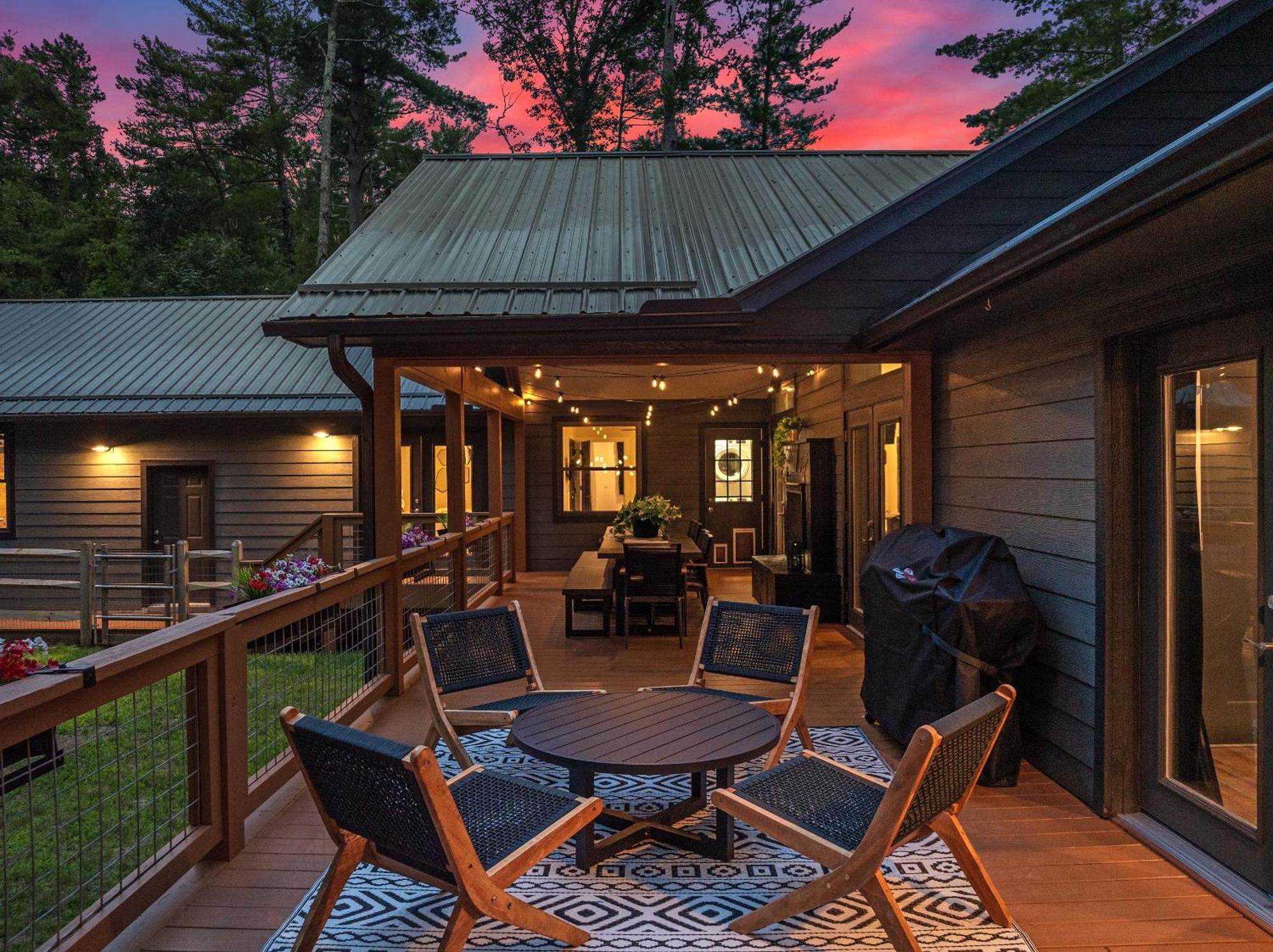 Holiday home New, 2 Miles To Downtown, Luxury, Hot Tub, Fire Pit, Secluded Serenity Of The Blue Ridge Mountains *