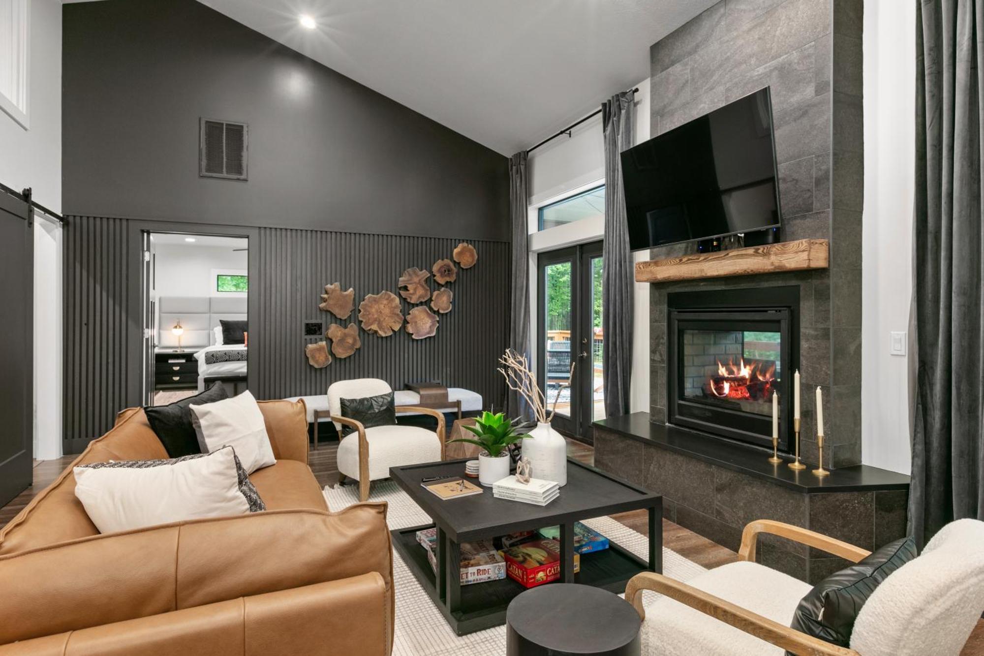 New, 2 Miles To Downtown, Luxury, Hot Tub, Fire Pit, Secluded Serenity Of The Blue Ridge Mountains * Asheville