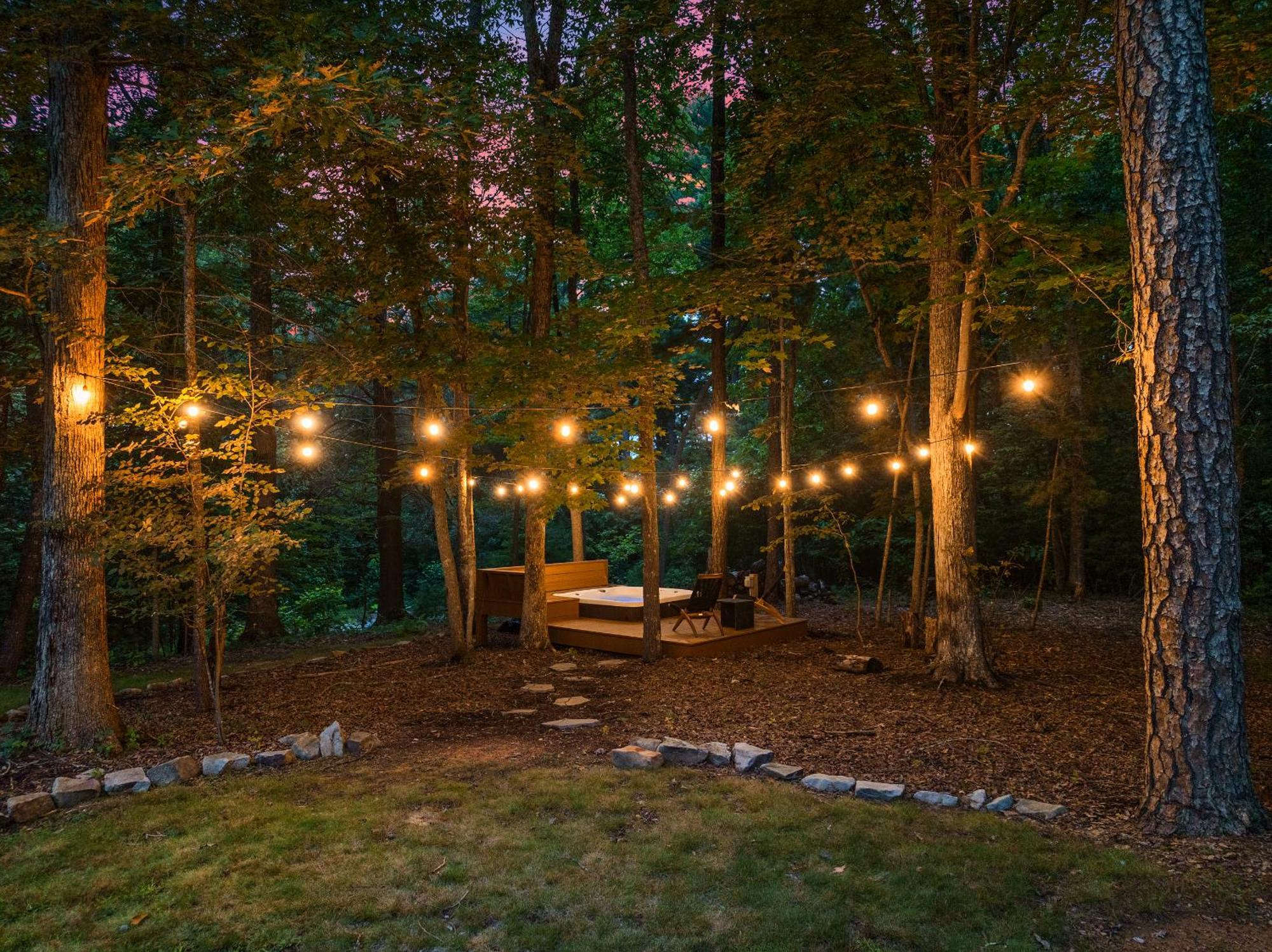 New, 2 Miles To Downtown, Luxury, Hot Tub, Fire Pit, Secluded Serenity Of The Blue Ridge Mountains *