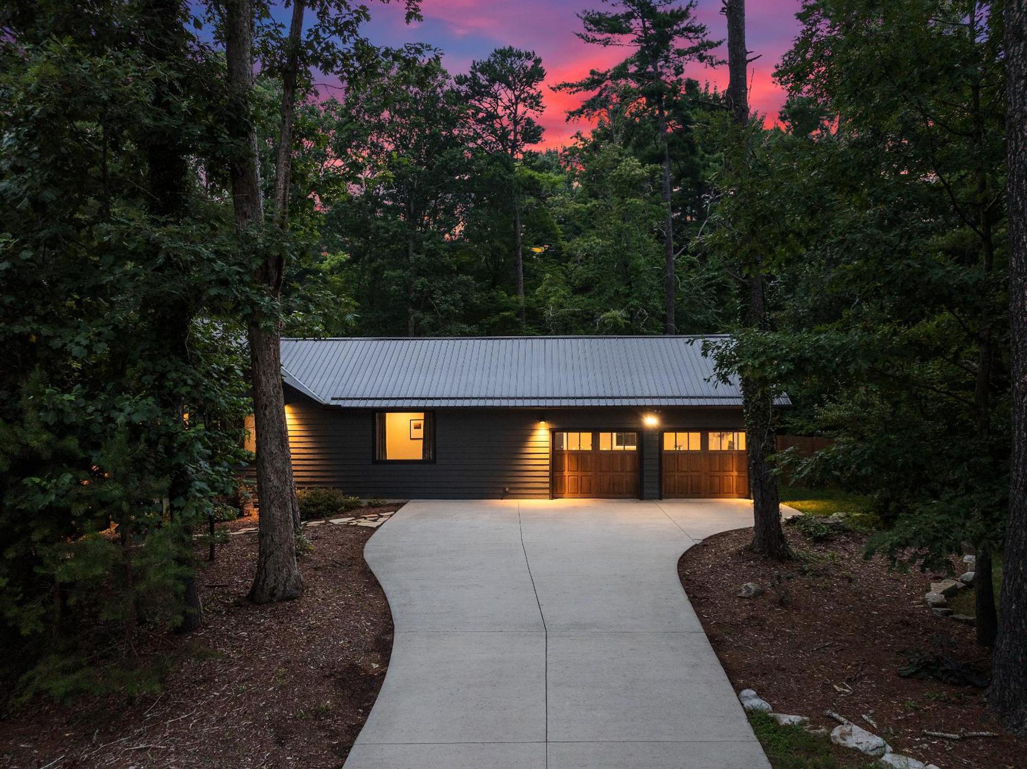 New, 2 Miles To Downtown, Luxury, Hot Tub, Fire Pit, Secluded Serenity Of The Blue Ridge Mountains * Asheville