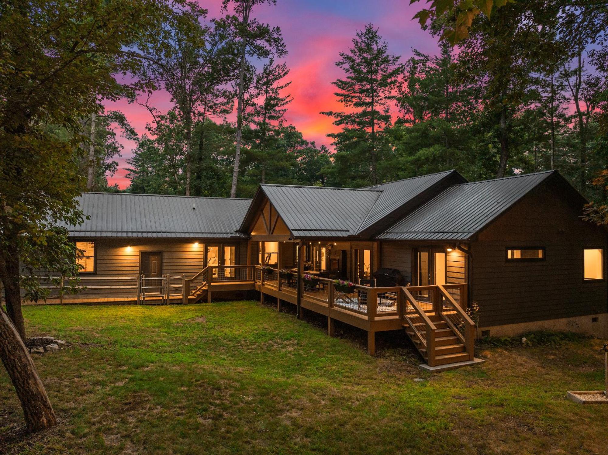 Holiday home New, 2 Miles To Downtown, Luxury, Hot Tub, Fire Pit, Secluded Serenity Of The Blue Ridge Mountains Asheville