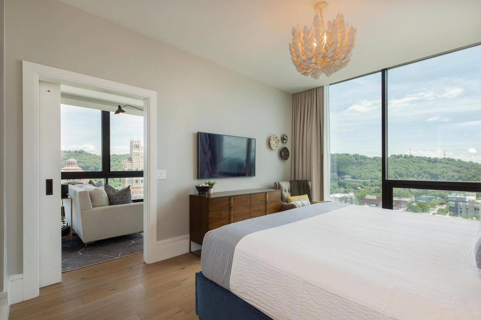 Arras Vacation Rentals: Luxury Downtown With Pack Square Views *