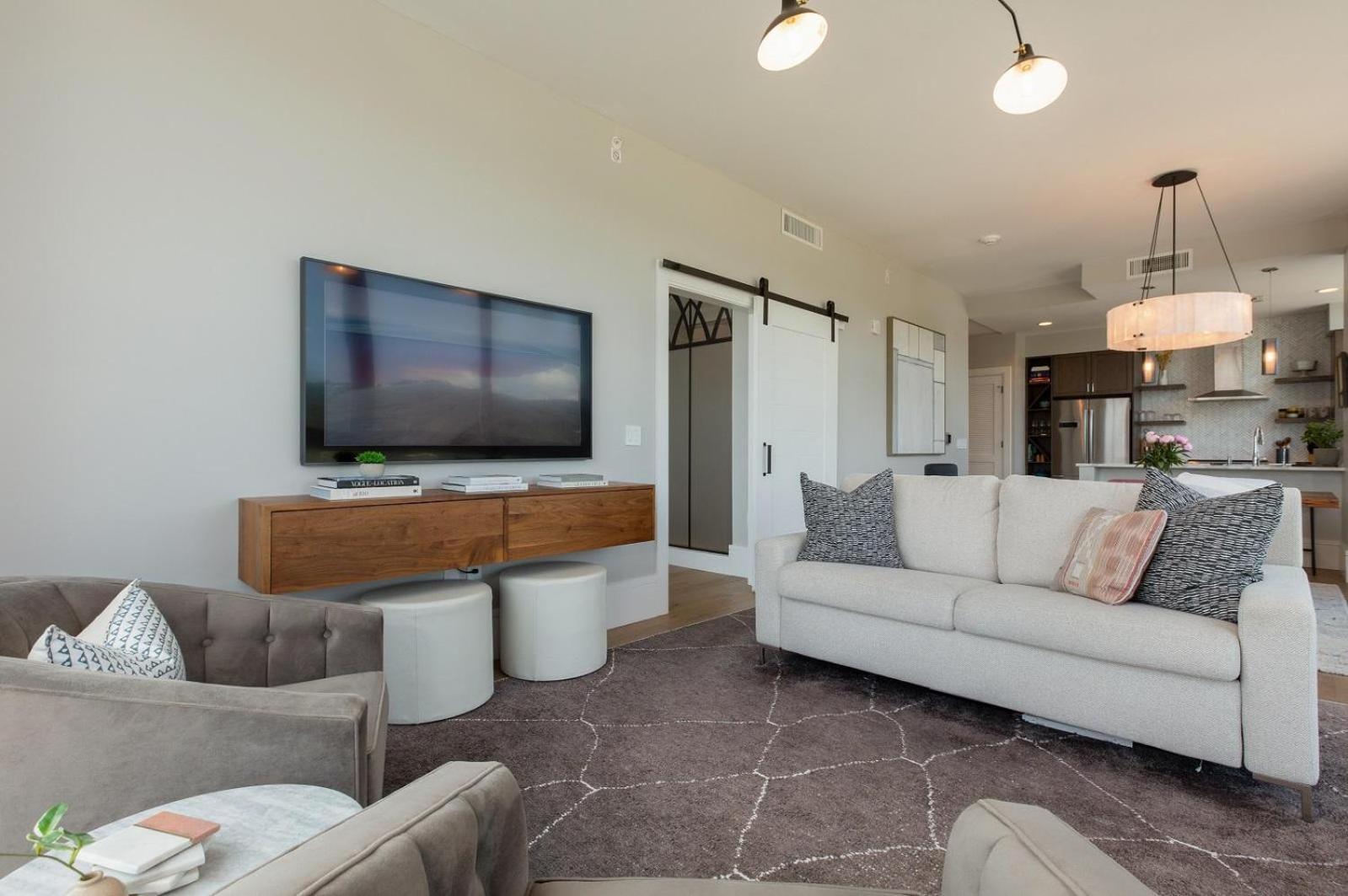 Arras Vacation Rentals: Luxury Downtown With Pack Square Views * Asheville