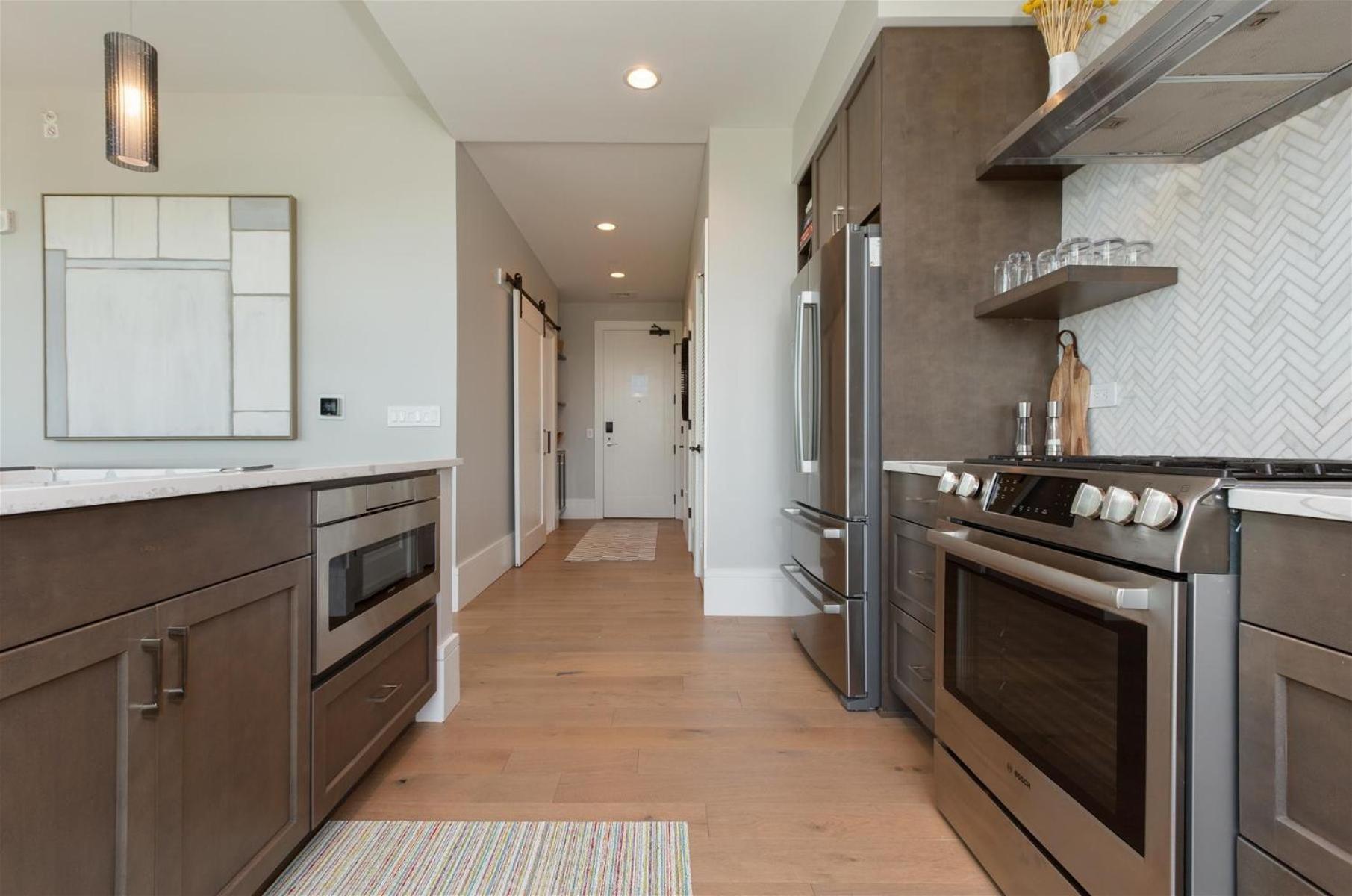 Arras Vacation Rentals: Luxury Downtown With Pack Square Views Apartment Asheville