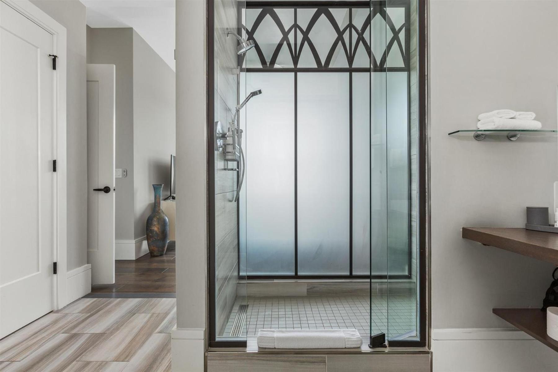 Arras Altitude: Luxury Downtown With Mountain Views Apartment