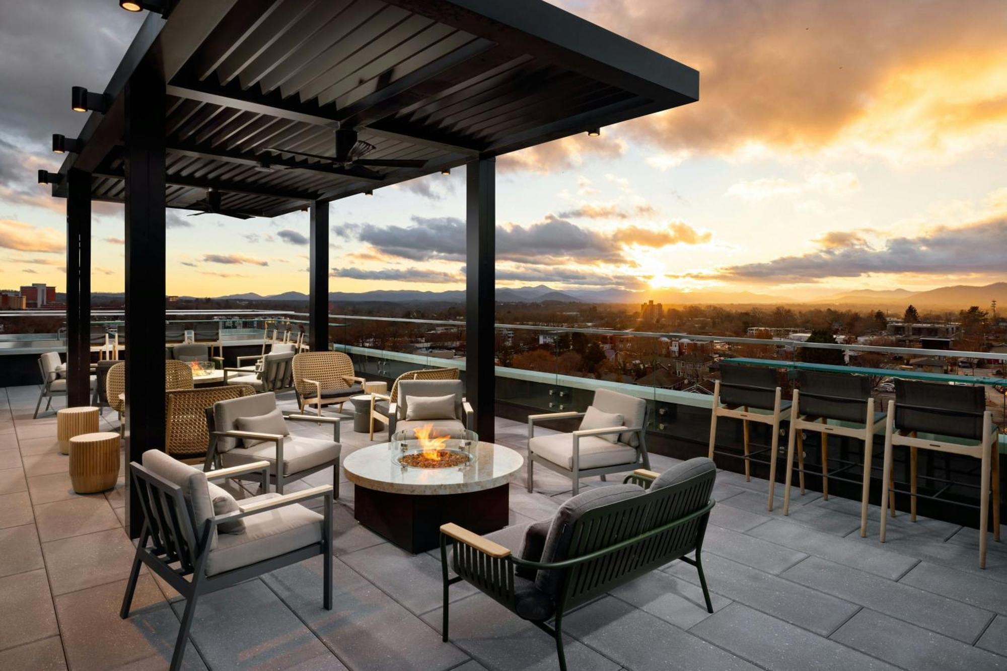 Moxy Hotel 2*