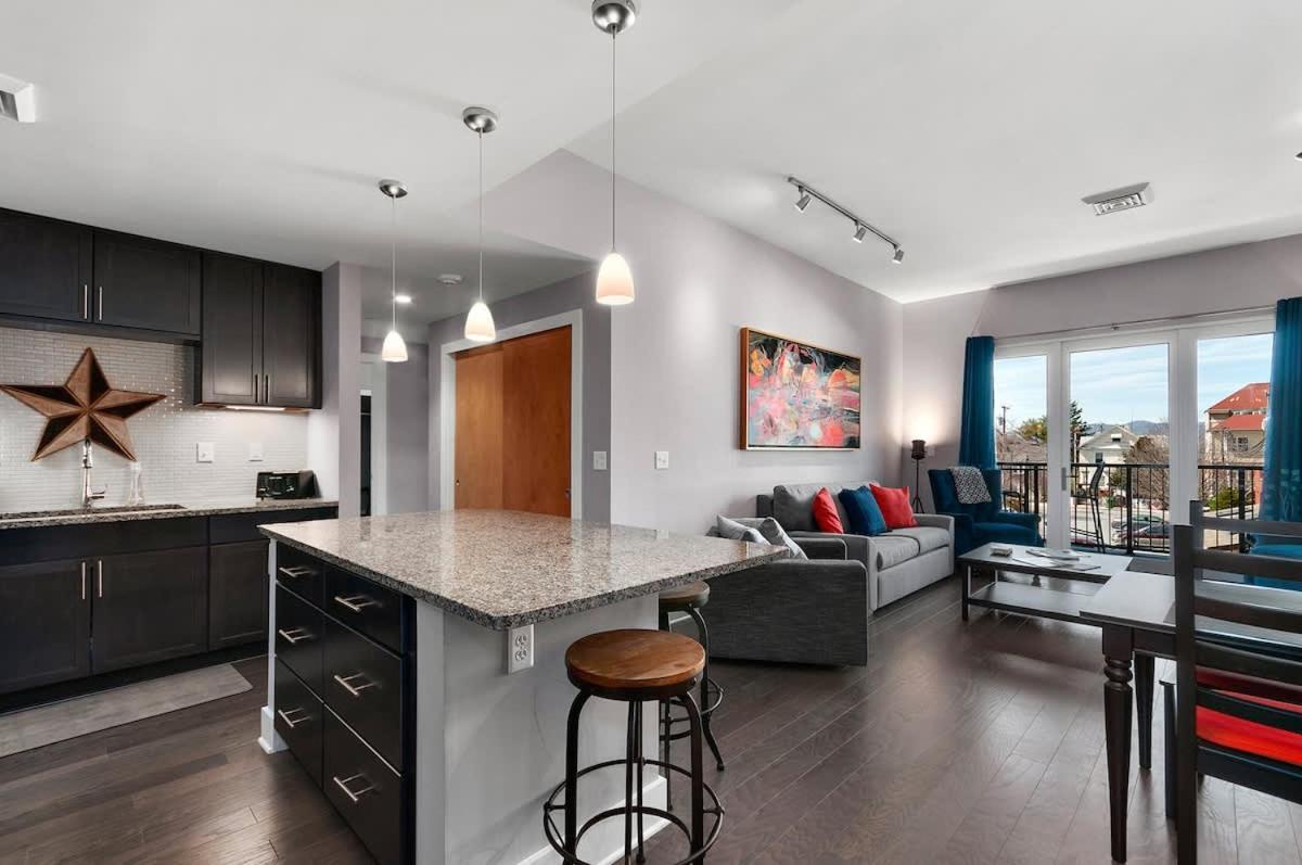 Third Floor In Downtown *