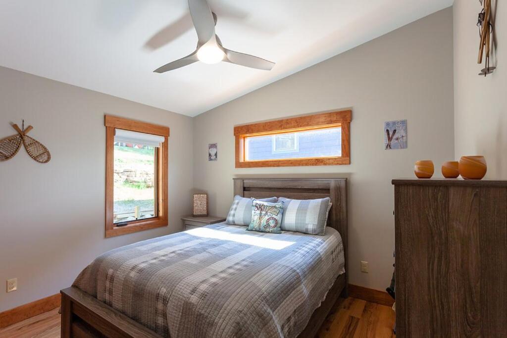 Mountain Modern, Close To Downtown Holiday home *
