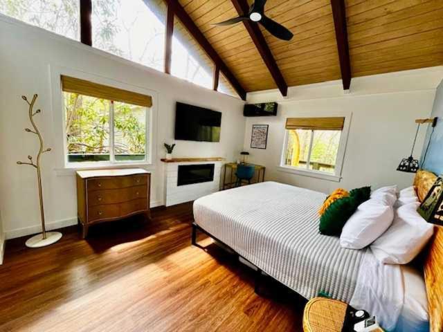 Woodhaven Sauna & Hot Tub *