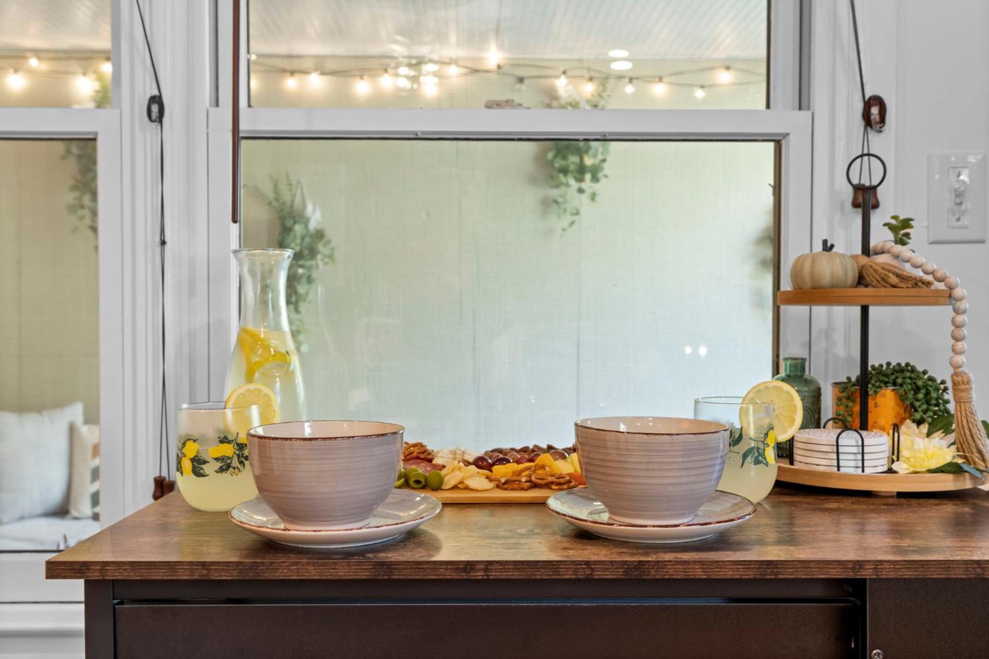 Homestay 1 Bedroom 5 Min Downtown W/hot Tub & Pool!