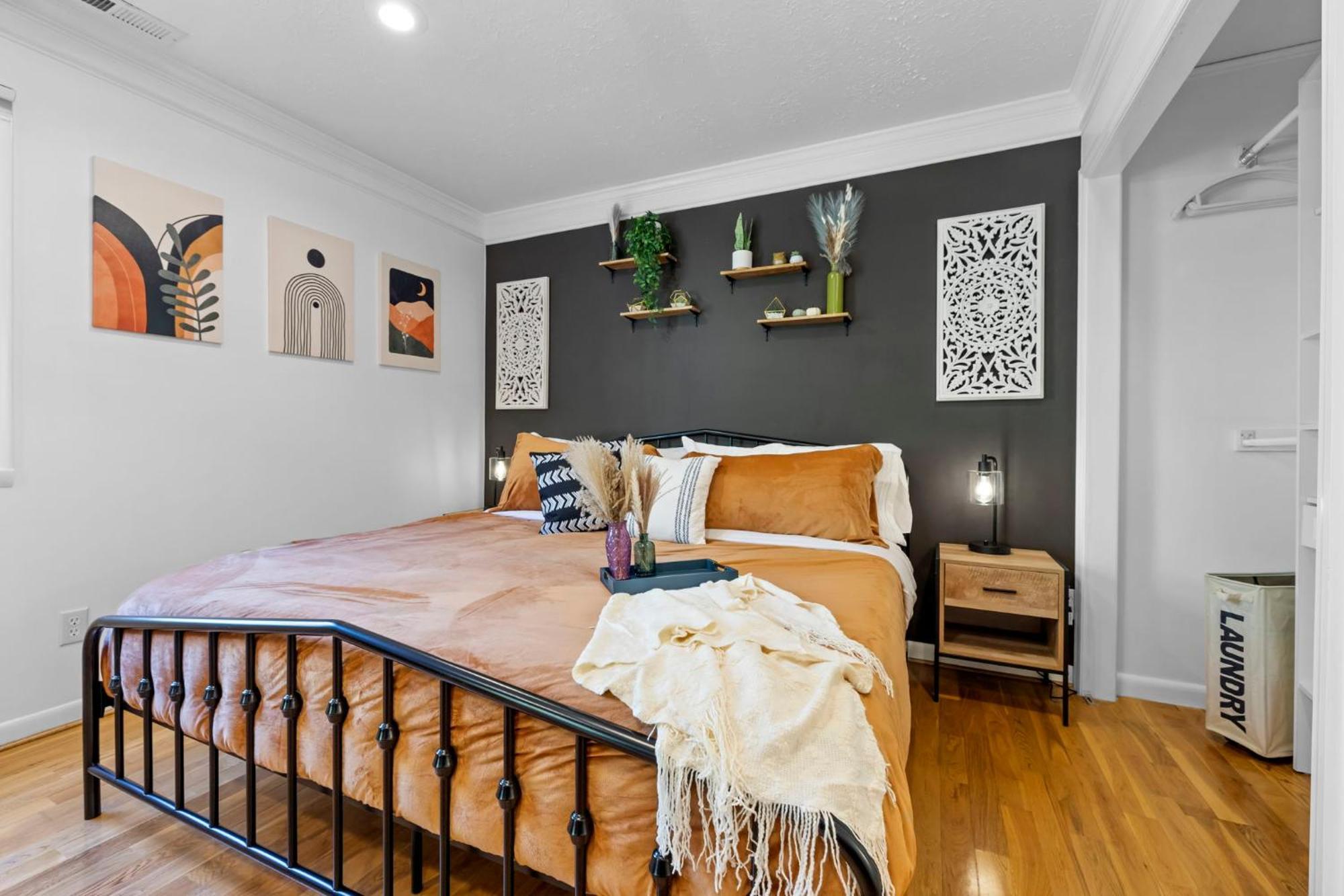 Homestay 1 Bedroom 5 Min Downtown W/hot Tub & Pool! *