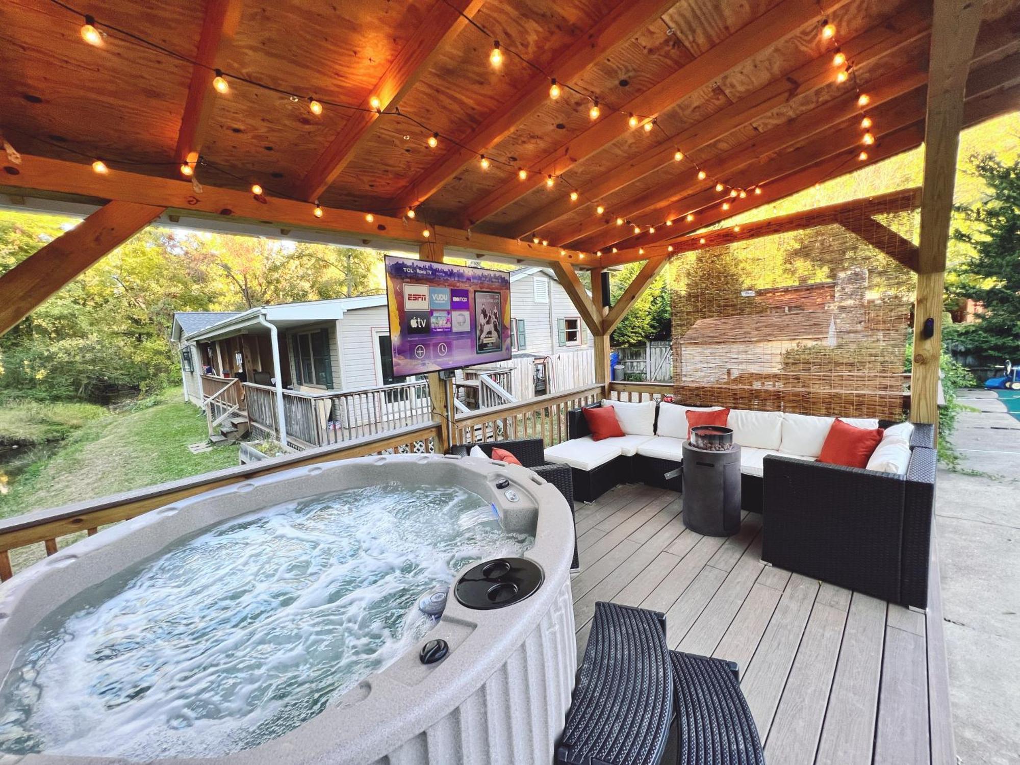 Homestay 1 Bedroom 5 Min Downtown W/hot Tub & Pool! Asheville
