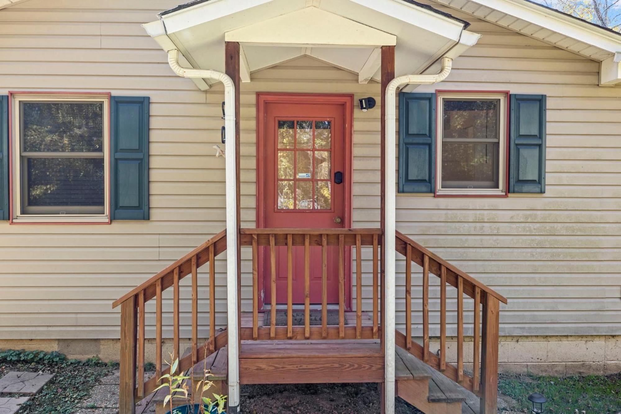 1 Bedroom 5 Min Downtown W/hot Tub & Pool! Homestay *