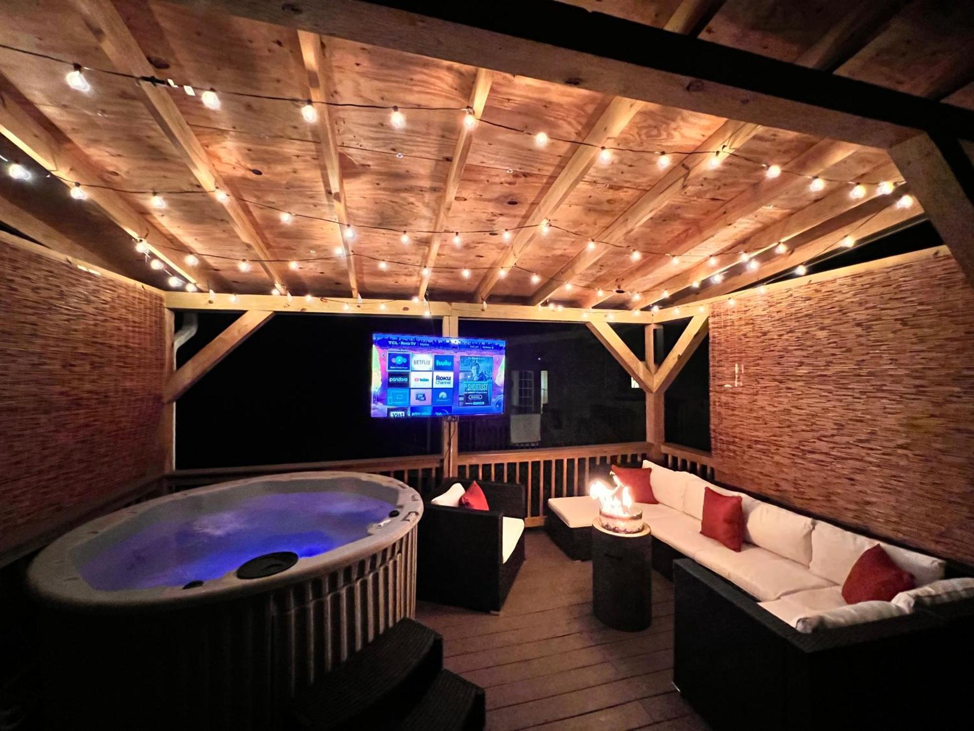 1 Bedroom 5 Min Downtown W/hot Tub & Pool! Homestay Asheville