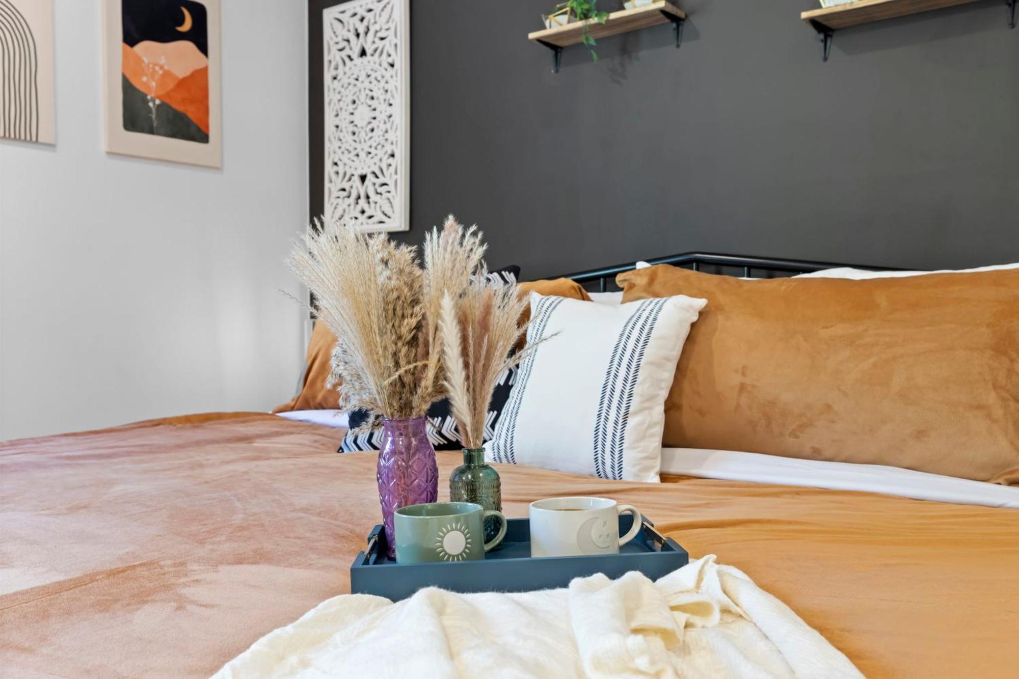 Homestay 1 Bedroom 5 Min Downtown W/hot Tub & Pool! *