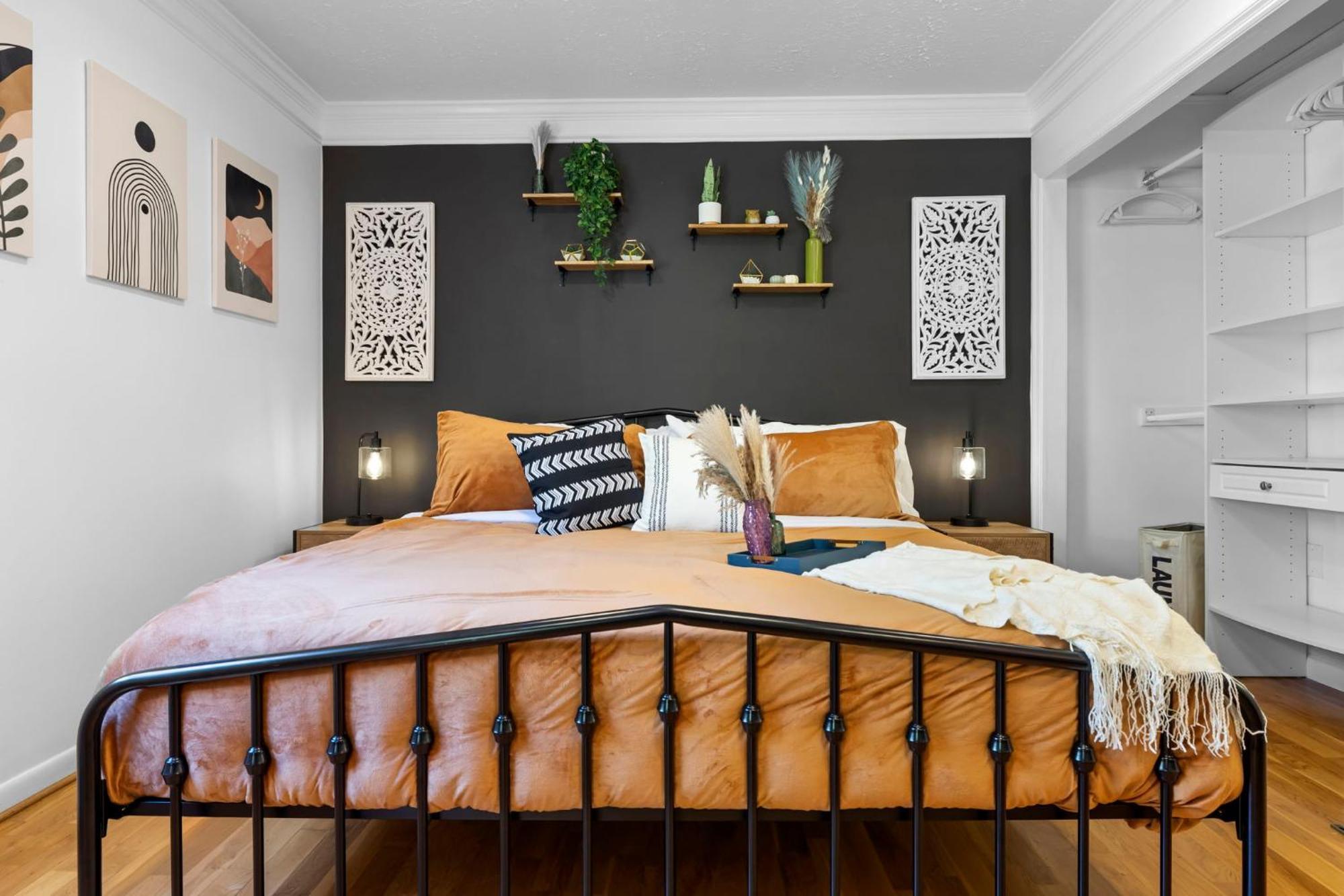 1 Bedroom 5 Min Downtown W/hot Tub & Pool! Homestay Asheville