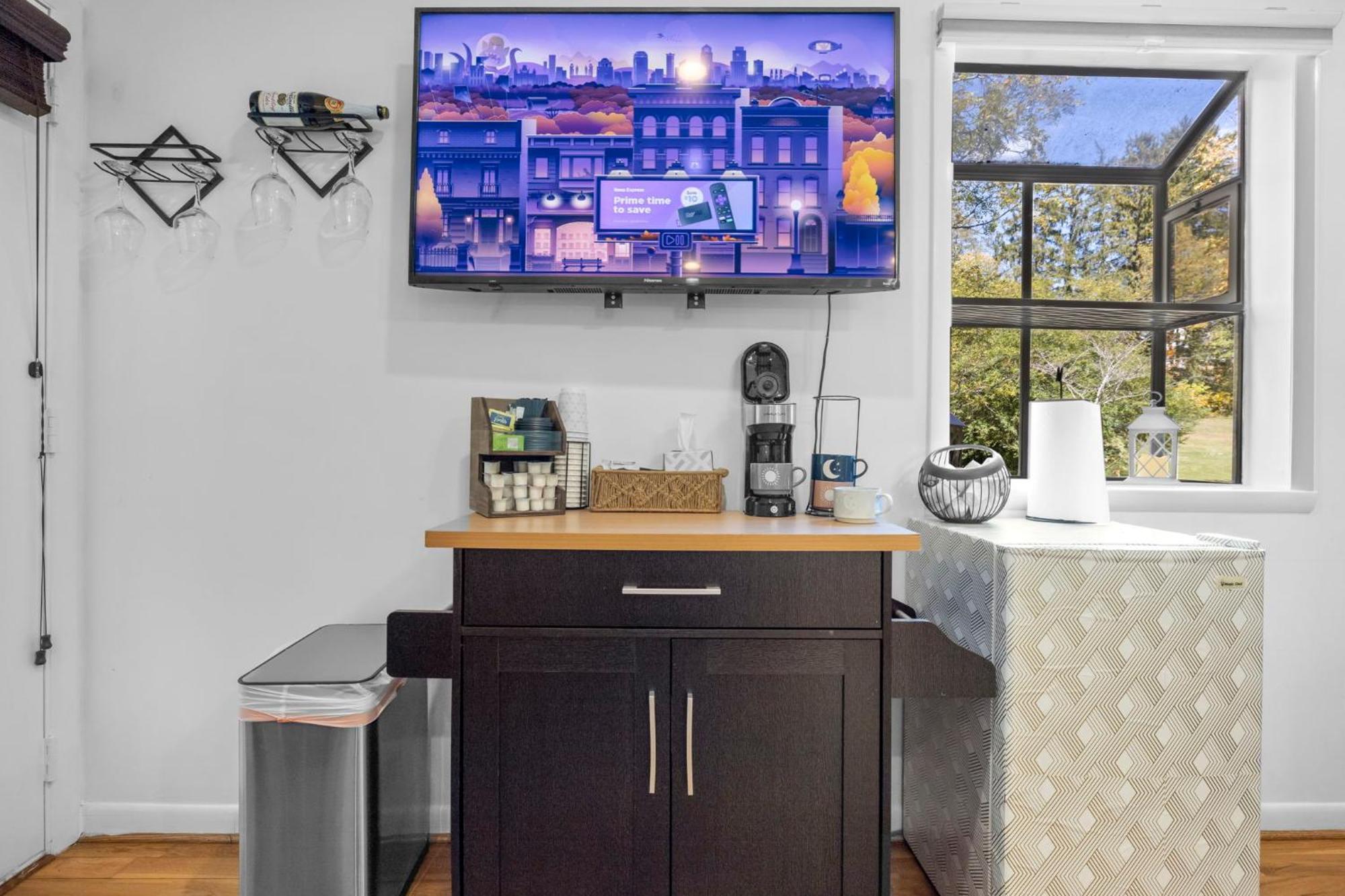 Homestay 1 Bedroom 5 Min Downtown W/hot Tub & Pool! Asheville