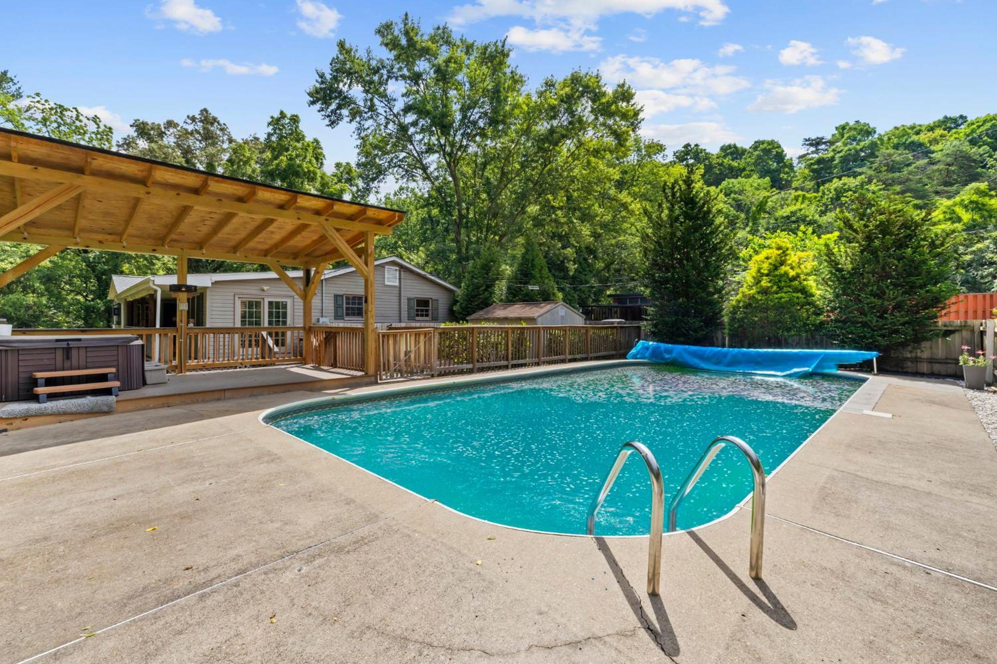 Homestay 1 Bedroom 5 Min Downtown W/hot Tub & Pool! *