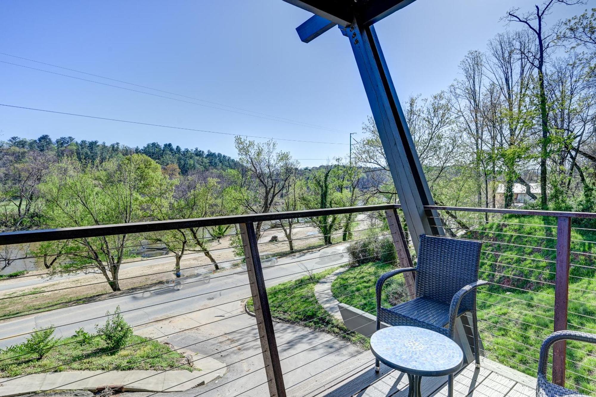 Mountain Modern, Close To Downtown Holiday home Asheville