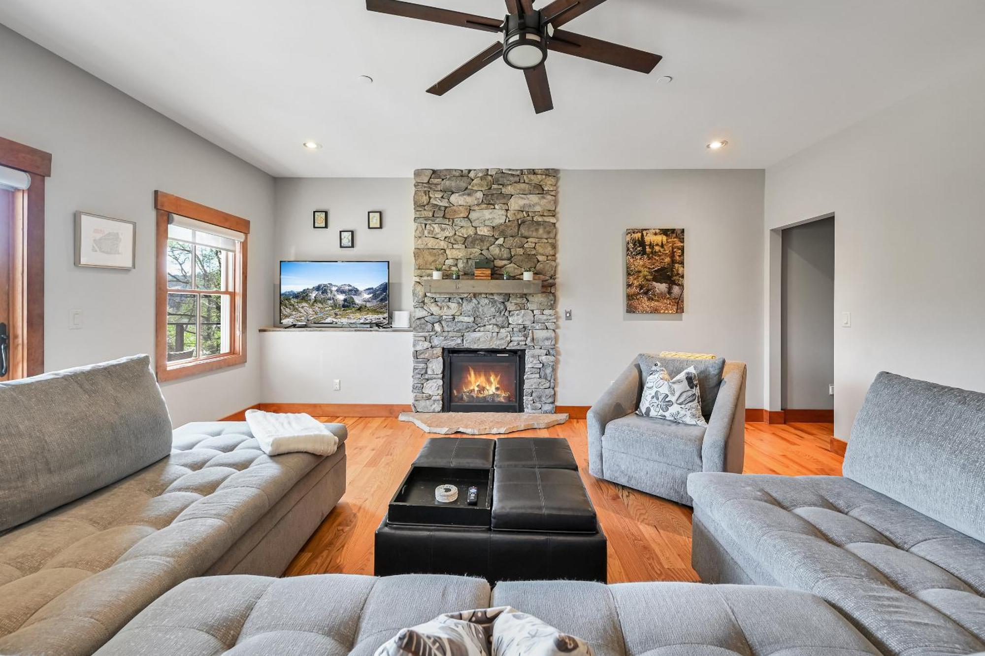 Mountain Modern, Close To Downtown