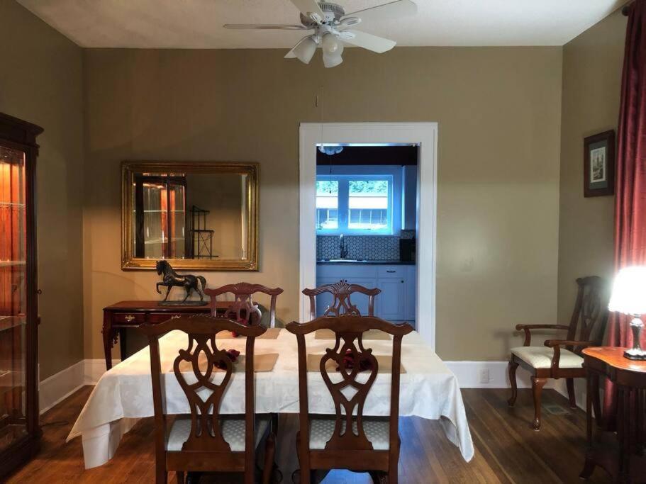 The At Wolfehaven Holiday home Asheville