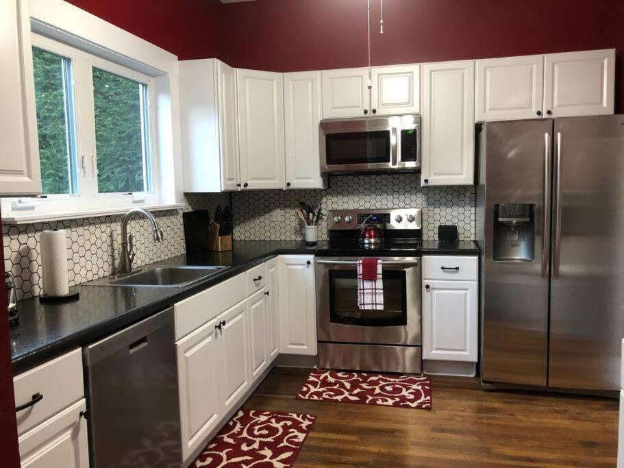 Holiday home The At Wolfehaven Asheville
