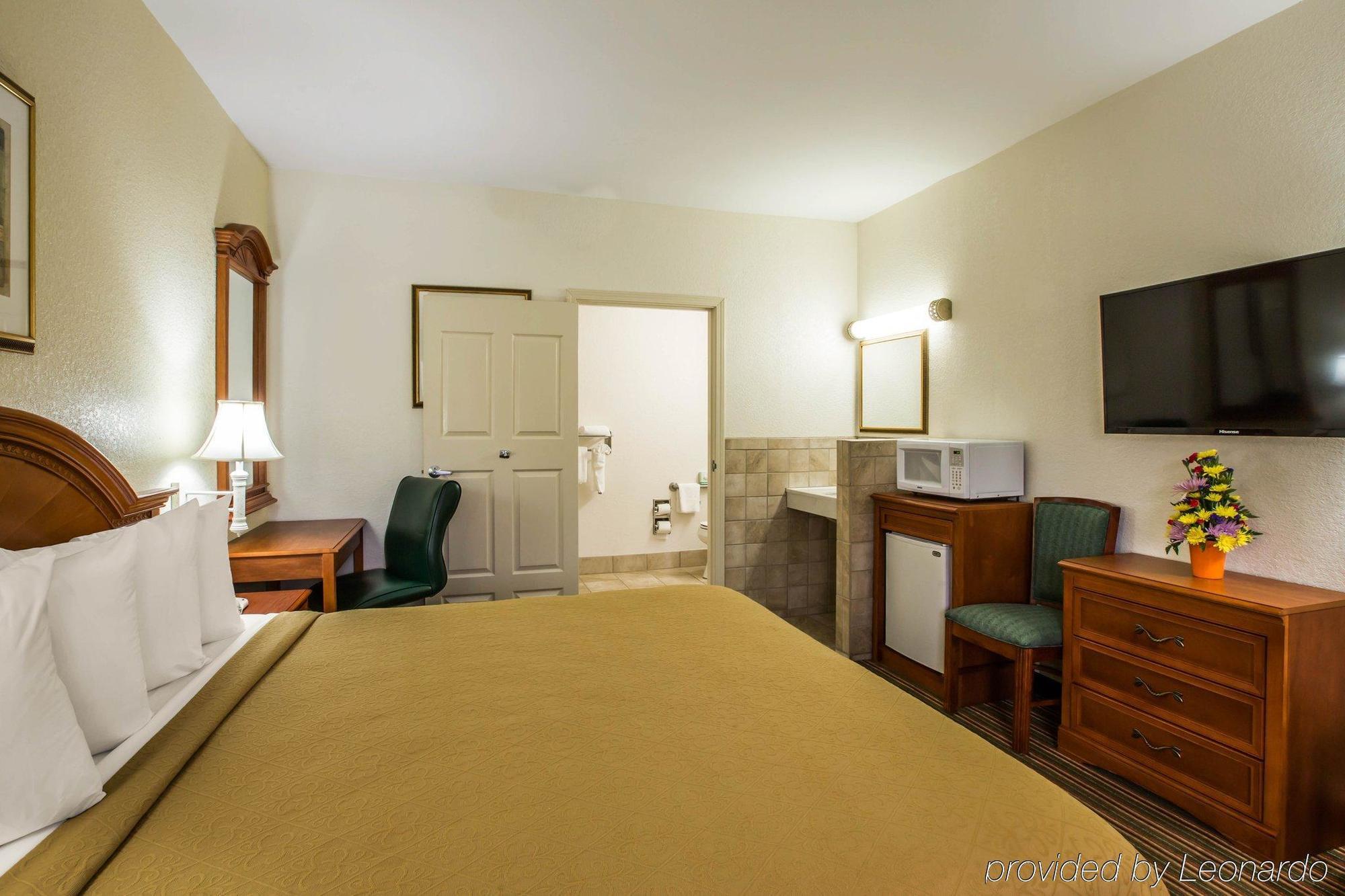 Quality & Biltmore East Hotel