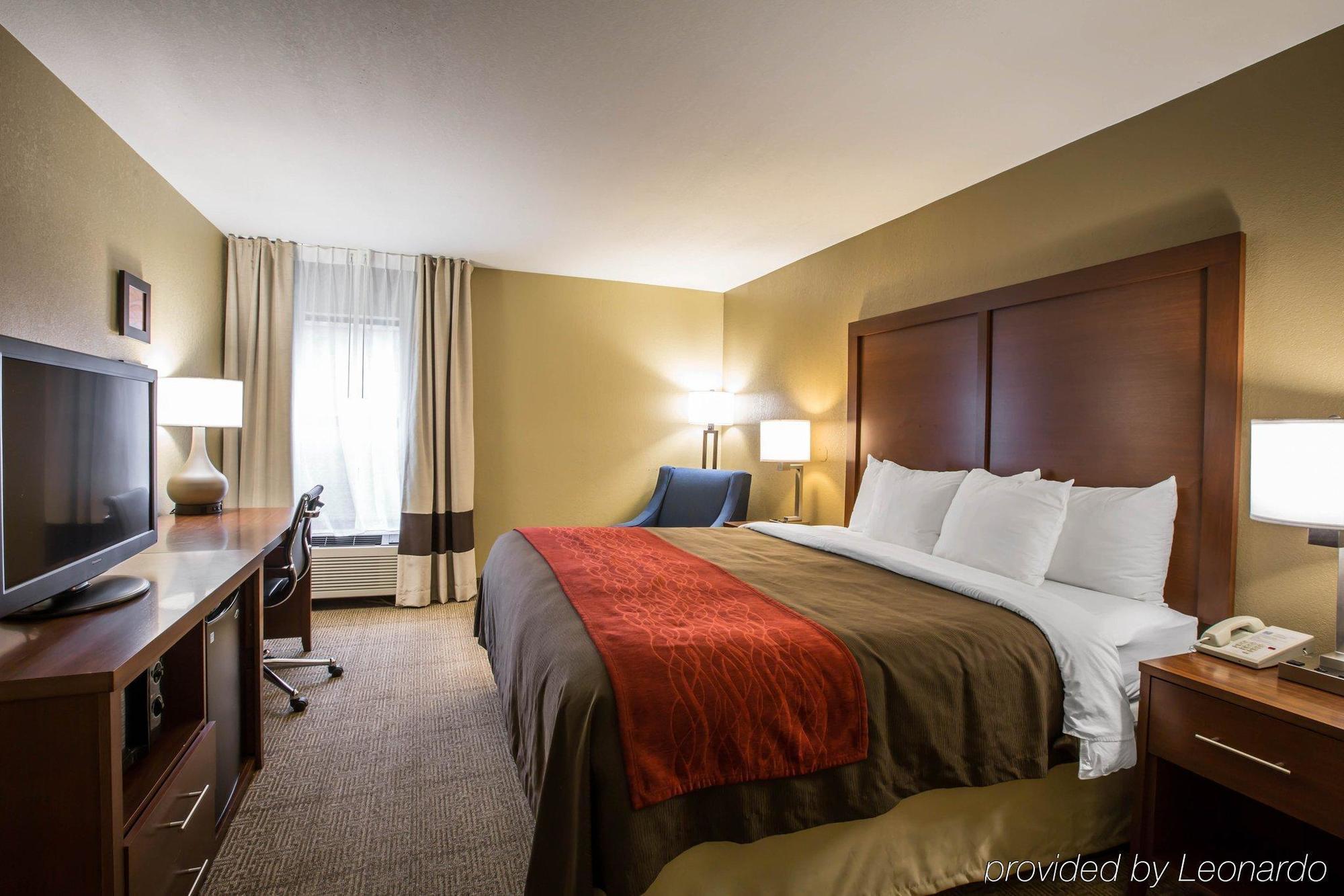 Inn Comfort Biltmore West 2*
