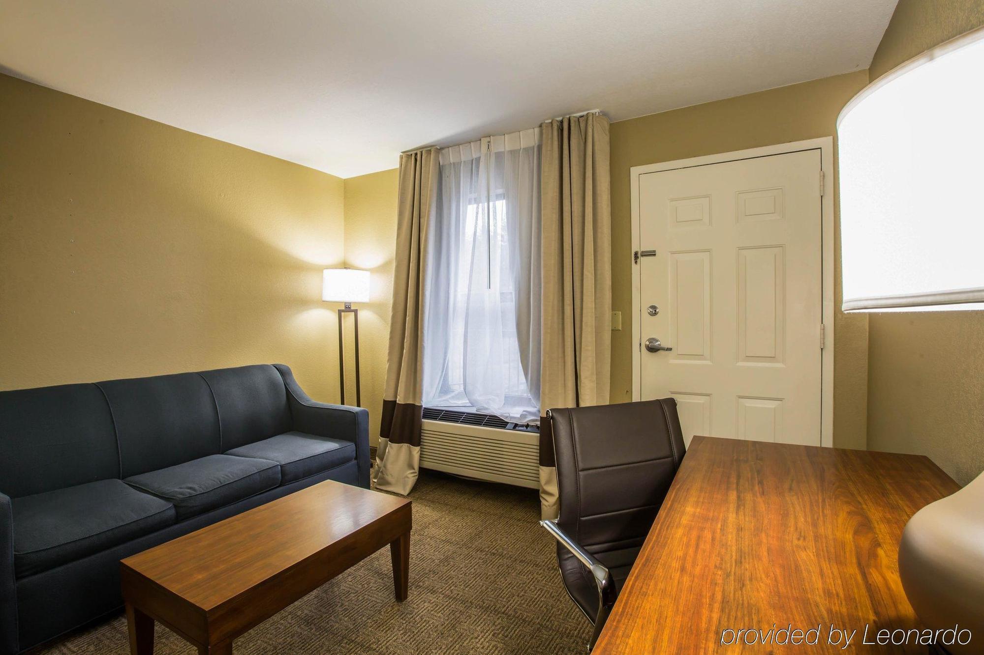 Inn Comfort Biltmore West 2*