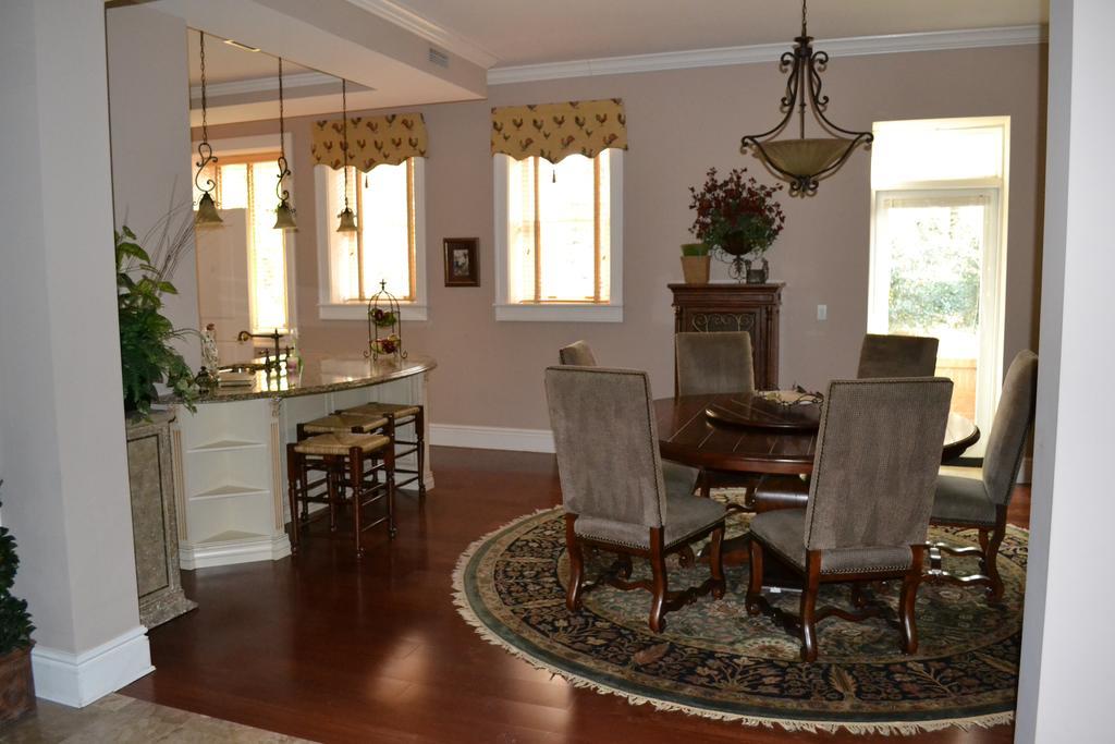 Posh, The Boutique At Biltmore Village 3* Asheville
