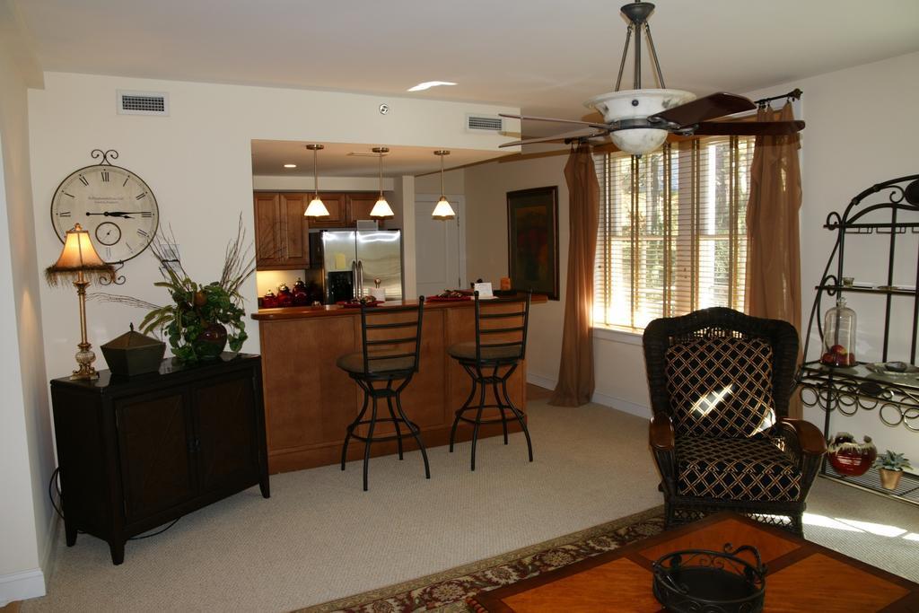Posh, The Boutique At Biltmore Village 3*