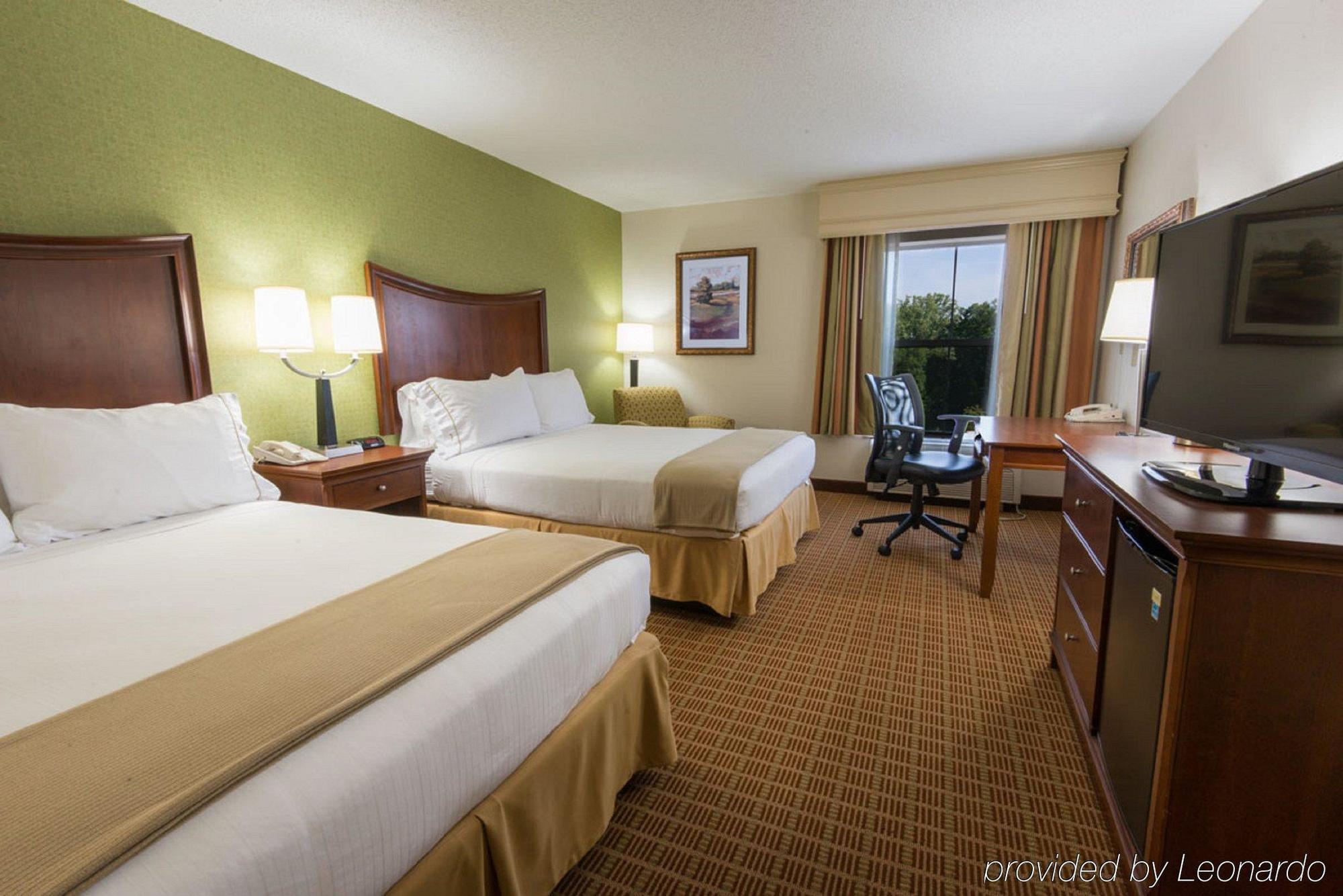Holiday Express & Sw - Outlet Ctr Area By Ihg 2* Asheville