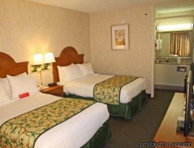 Ramada By Wyndham / Biltmore West 2*