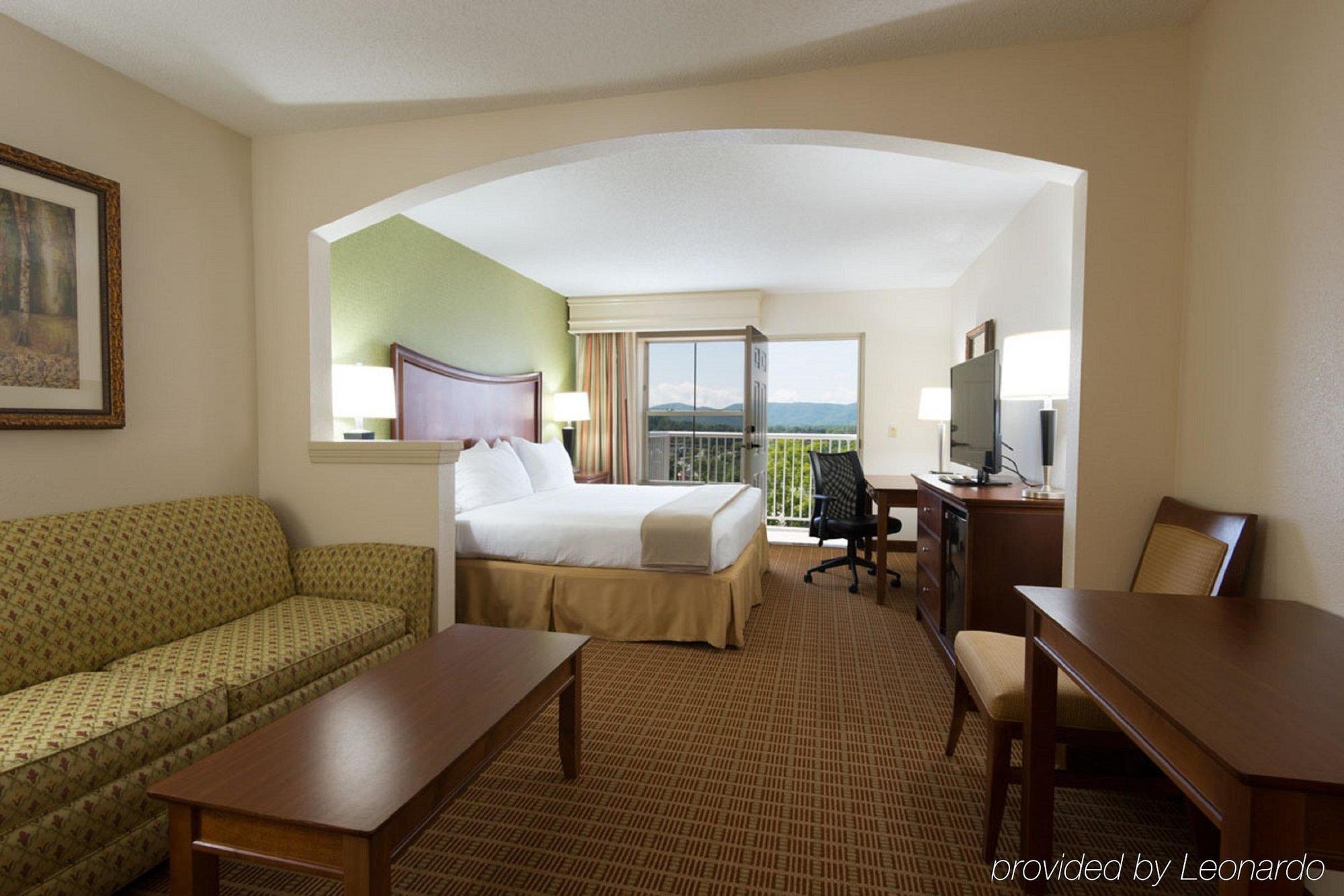 Holiday Express & Sw - Outlet Ctr Area By Ihg 2*