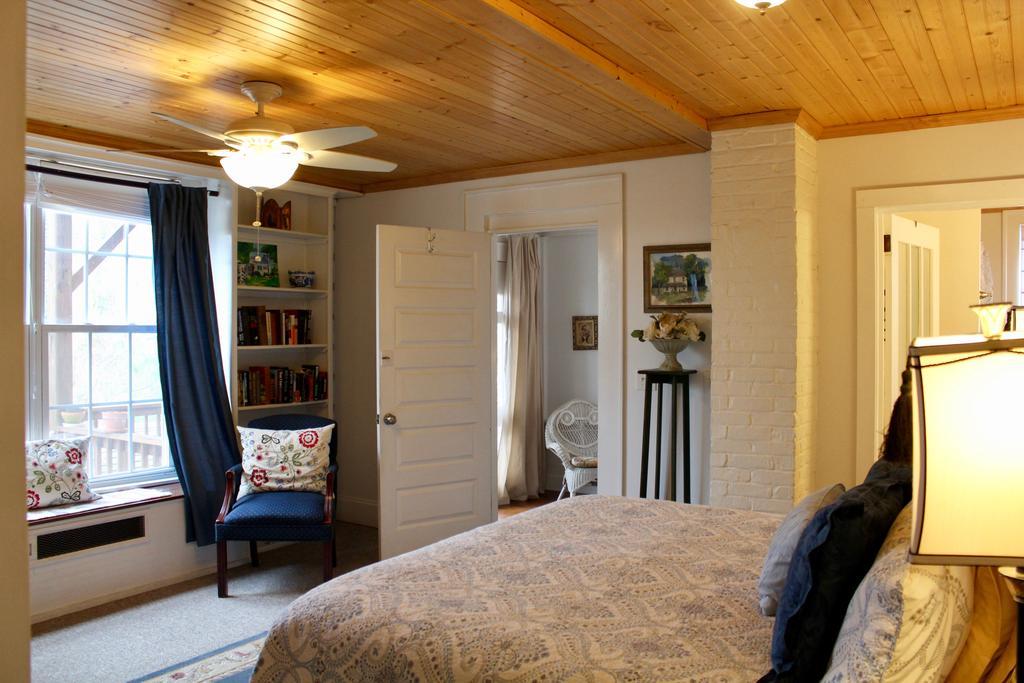 Oakland Bed & Breakfast Asheville
