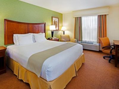 Hotel Holiday Express & Sw - Outlet Ctr Area By Ihg 2*