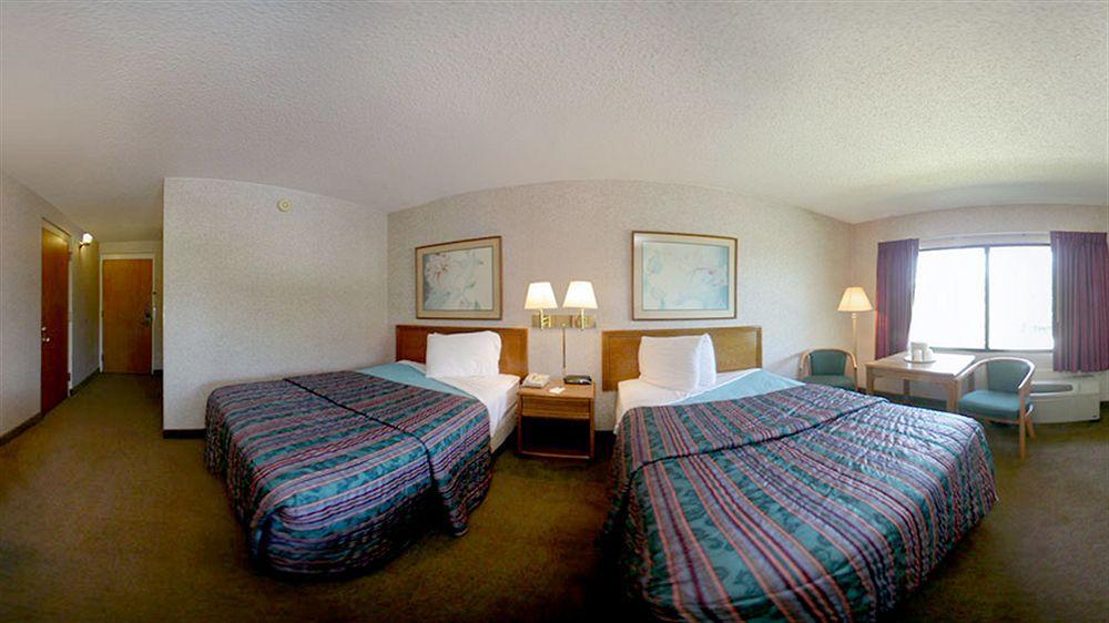 Hotel Ramada By Wyndham Southeast Asheville