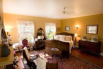 The Applewood Manor